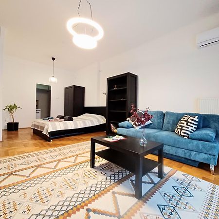 Hero'S Square Apartment Budapest Exterior photo